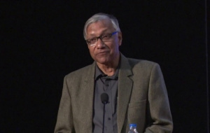 Professor Sukanta Chaudhuri giving a lecture