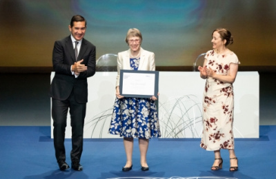 Professor Nancy Cartwright collects BBVA award