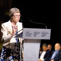 Professor Nancy Cartwright collects BBVA award [photo: BBVA Foundation]